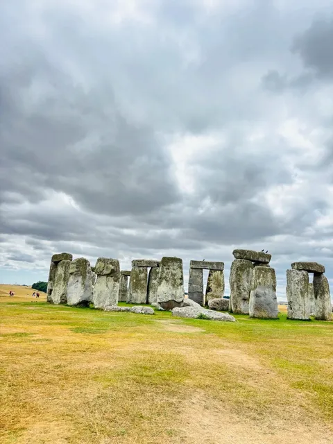 🇬🇧 Stonehenge: Where Ancient Mysteries Stand Tall! 🗿✨