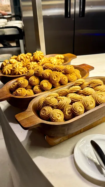 🇨🇦 Calgary's Largest Indian Buffet - Honest Review!