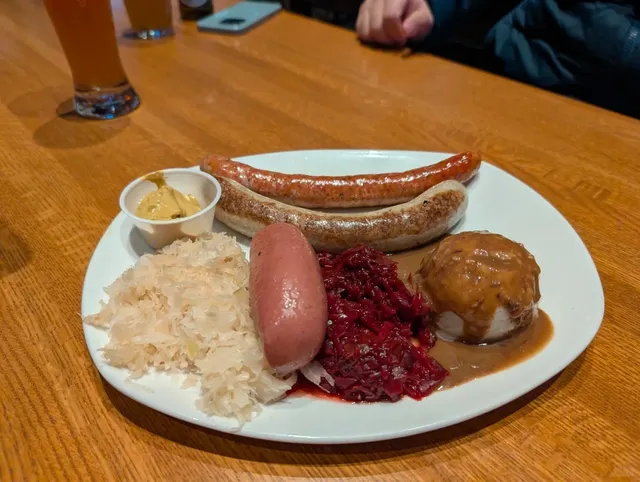 The Bavarian Bierhaus | Milwaukee 🍻 What to Eat & Drink