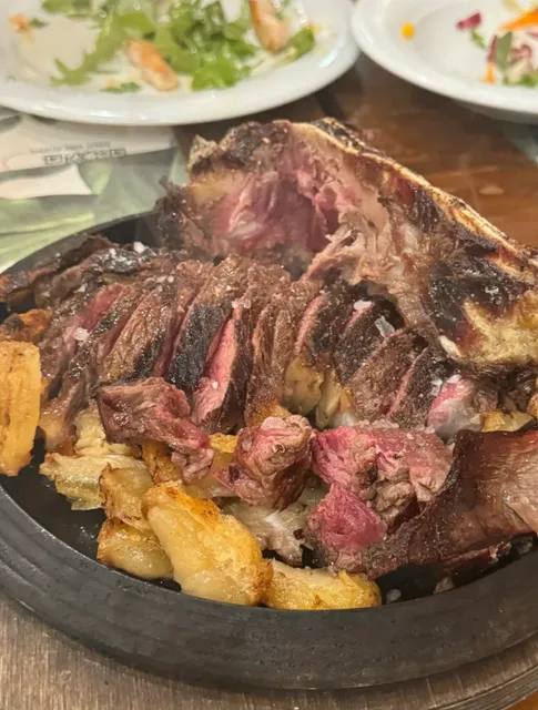 🇮🇹 Who hasn't had a delicious steak in Rome? 🥩