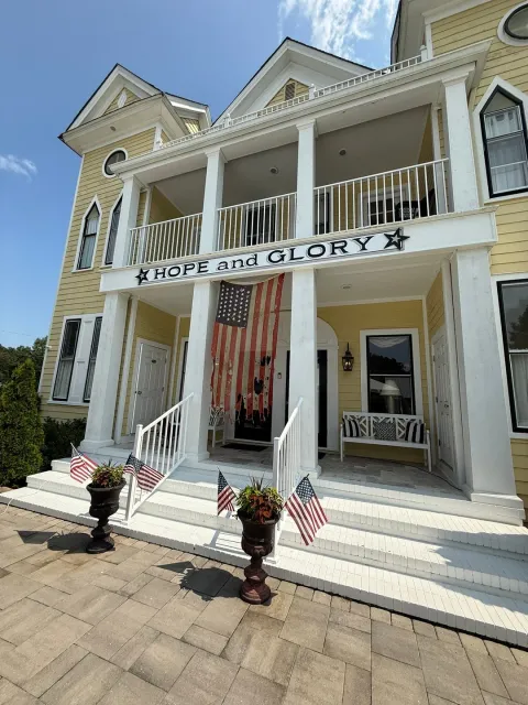 🌅 A Slice of Heaven – Hope & Glory Inn Delivers Magic! 🇺🇸