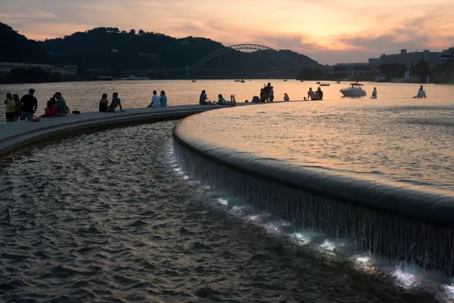 Pittsburgh Citywalk | Capturing the Vibe of a North American Urban Gem