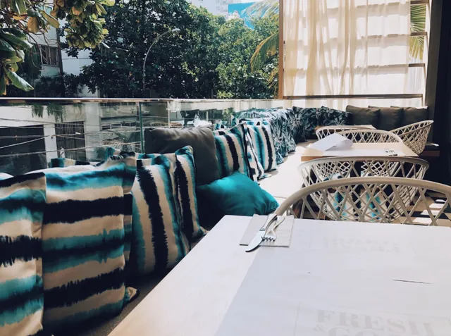 Ipanema’s Trendy Fresh&Good: Skate Vibes & Balcony Bites 🌿🛹