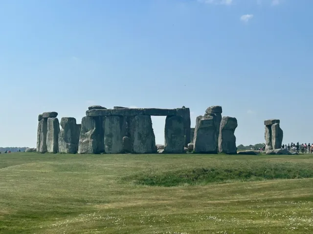 Stonehenge & Windsor Castle Tour: A Day of Wonders! 🏰🪨✨