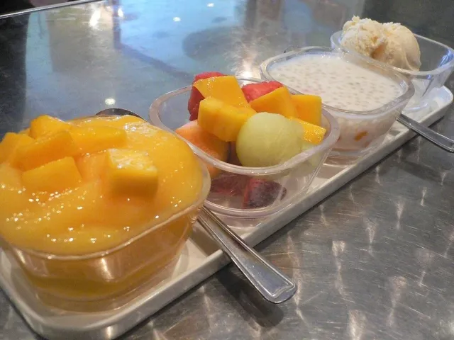 Golden Island Cafe: A Sweet Spot in the Outer Sunset .🌇🍧