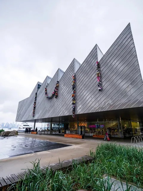 The Polygon Gallery Across the Water 🏙️🎨