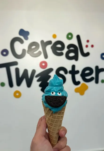 OMG! This LA Ice Cream Shop Is Illegally Cute!!! 🍦💙