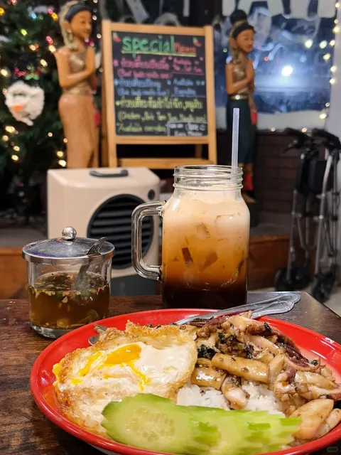 If Not for This Restaurant, I’d Never Step Into This Plaza… 🍛