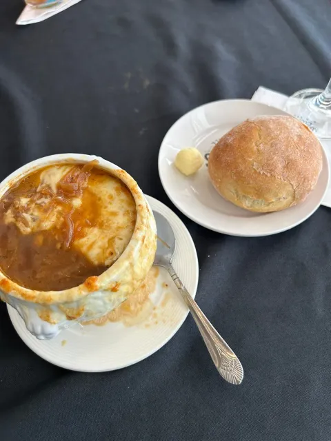 🏨 Great Location – A Mix of Charm & Awkward Moments 🏙️