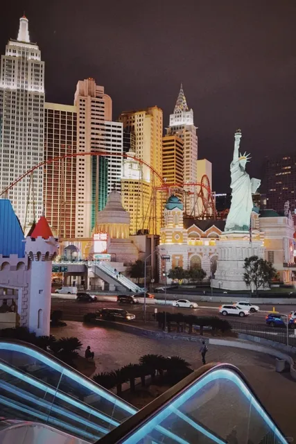 Las Vegas Citywalk｜Unique Photo Ops Guide