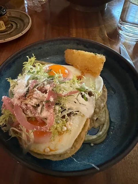 🍽️ Breakfast at The Ritz – Elegant, But with a Wait! ⏳