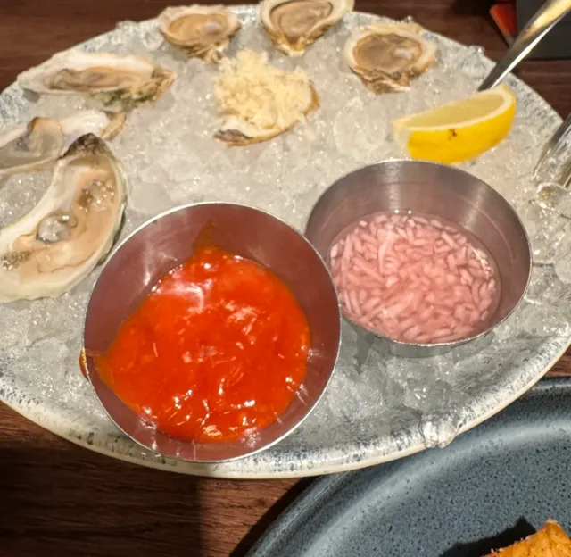 Earls Restaurant at Prudential Mall in Boston 🍴🦪🍣🍝