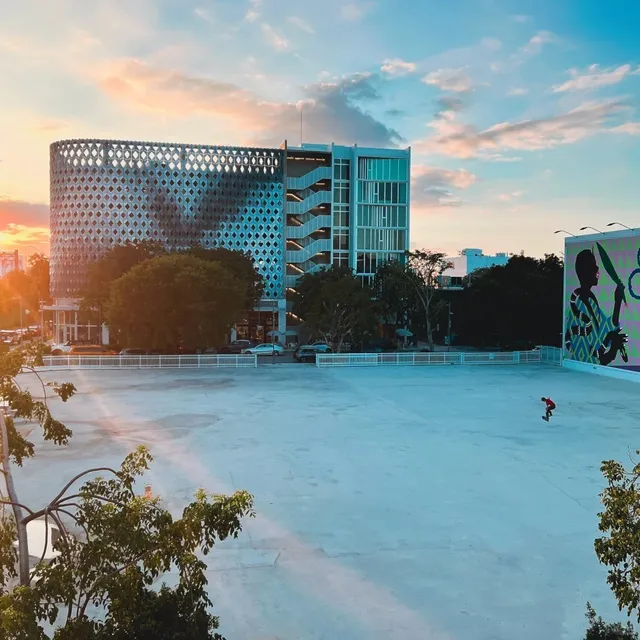 🌴🎨 Miami Design District: Luxury Meets Street Art! 🏟️🌺