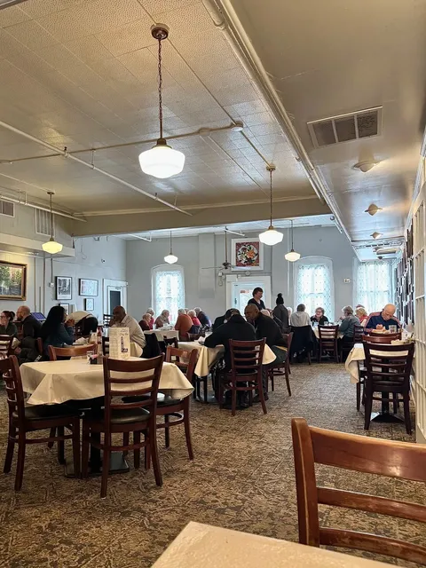 Mary Mac’s Tea Room’s Tomato Pie is Heavenly! 🍅