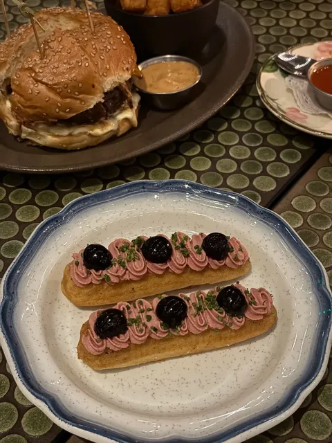  A Beautiful Meal – The Perfect Spot for Drinks & Vibes 🥂✨