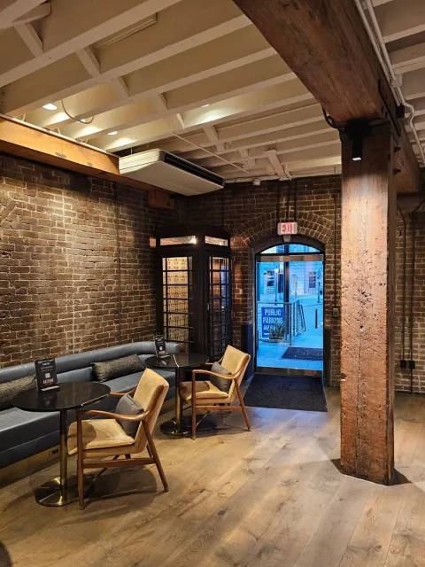 💎 Architectural Gem with Perfect Location & Service!