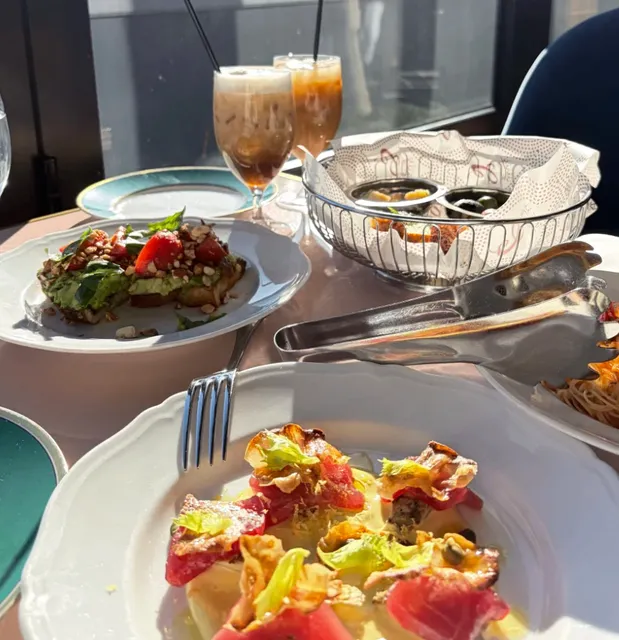 Boston's Super Photogenic Rooftop Brunch 🥐