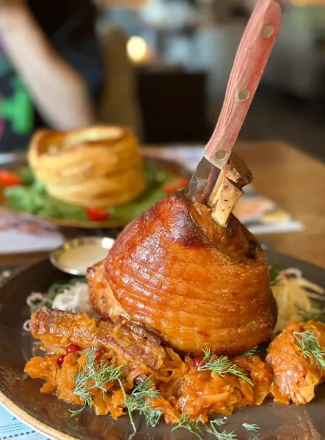 ​​Saint Petersburg’s German Feast | Jäger Haus – Schnitzel🍖