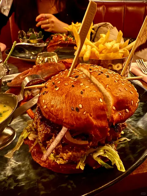 Burger & Lobster | London's Iconic Seafood & Burger Spot 🍔🦞