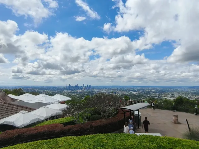 Brisbane | Mountain Top Views Friendly to Car-Free Lazy People