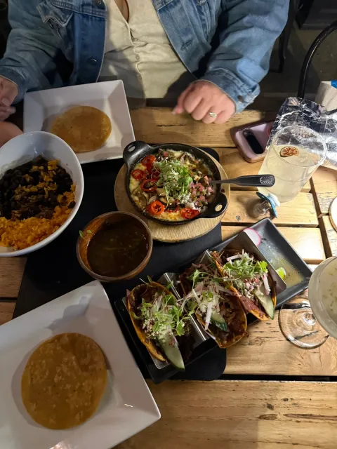 🌟 Incredible Food, Drinks, Host & Service! 🍽️💫