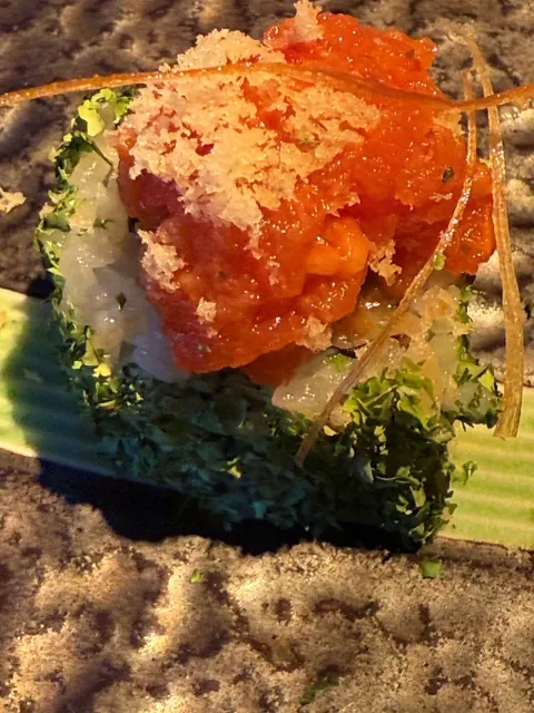 🍽️ Superb Food in a Chilly Hall! ❄️🏛️