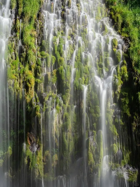 💧 California Fairyland: Mossbrae Falls