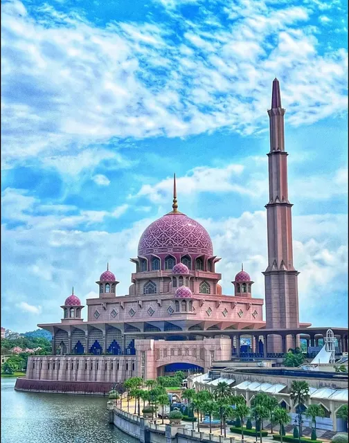 Kuala Lumpur | Captivated by a Delicate Pink Mosque 🕌