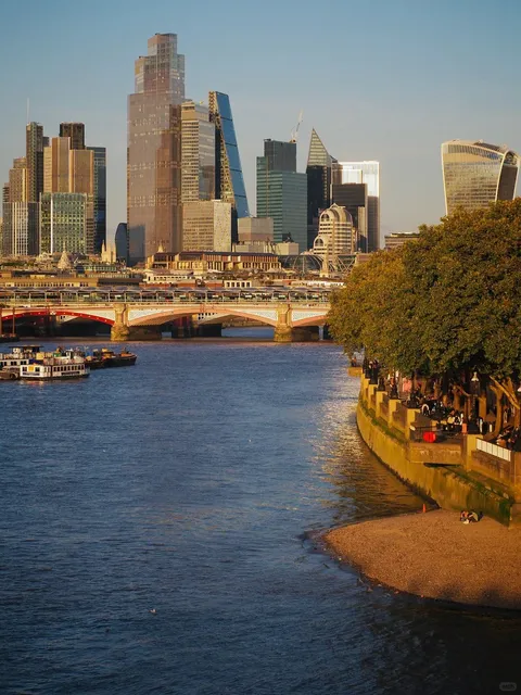 ​​London 🇬🇧 South Bank - A Scenic Stroll at Every Turn​​