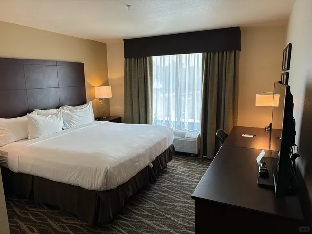 🏨 Staying at Cobblestone Inn & Suites in Ashland… 