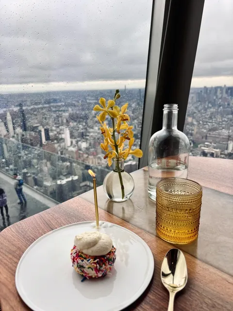 New York's 101 - Story Skyline Restaurant✨ Peak 🌆🍽️