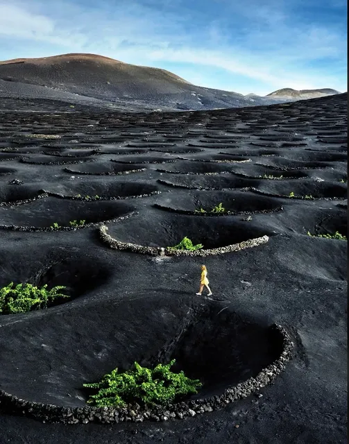 Spain's Lanzarote 🪐 One of the Coolest Islands That Looks Like Outer 