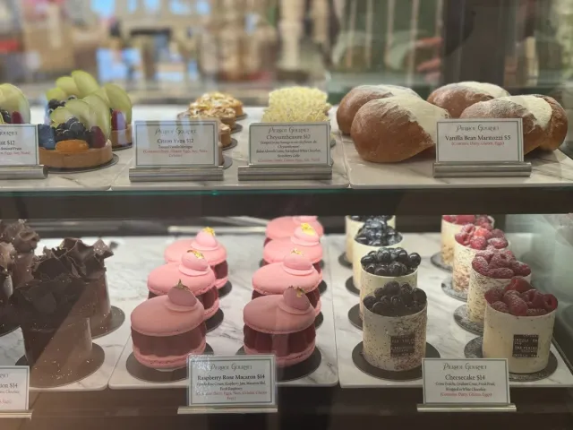 🎵 An Elegant & Lovely Café with Classical Music! 🎻☕