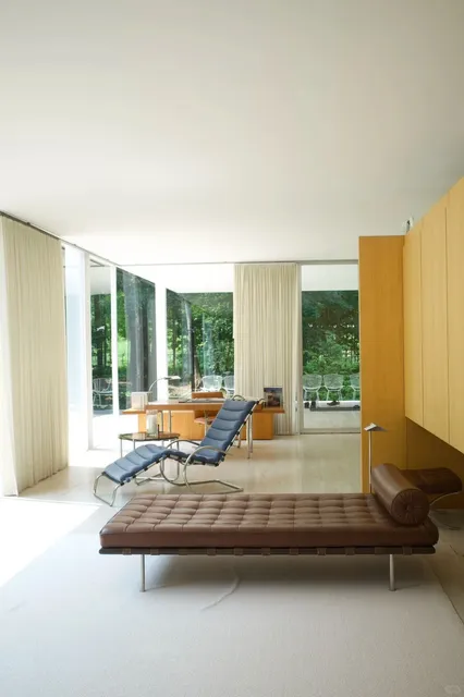 Chicago Suburbs | Edith Farnsworth House