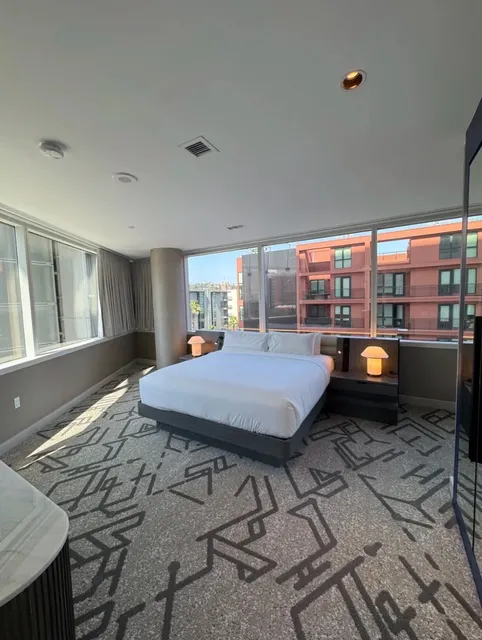 W Hollywood – A Romantic Hotel Where Design Meets Comfort 💫🏨  