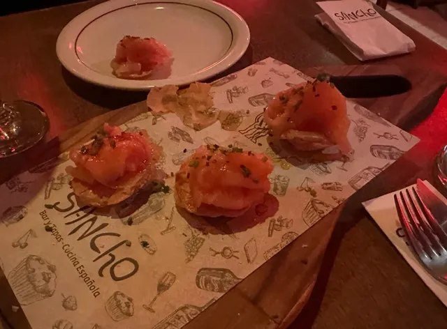 Spanish cuisine in SP | Salmon with honey is surprisingly good