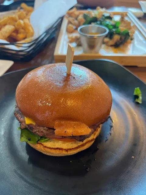 Cincinnati Burger Week – Hawkers Alley 🍔🏭✨