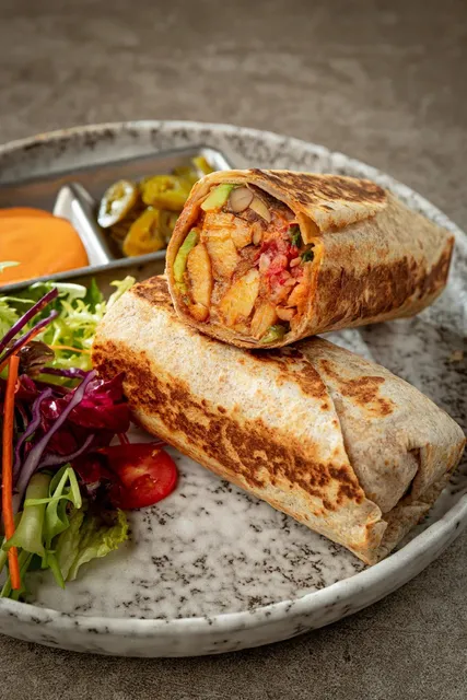 🌯🌄Mexican Burritos: A Flavor Explosion Wrapped in Tradition 