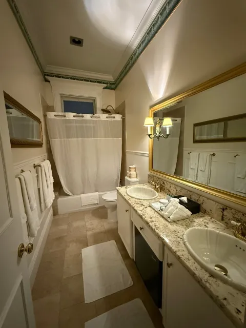 Highly Recommended – Where Historic Charm Meets Modern Comfort! 🏨✨