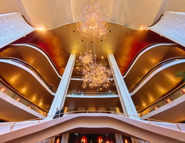 🎭 The Metropolitan Opera  - A Night of Puccini's "La Rondine" 🎶