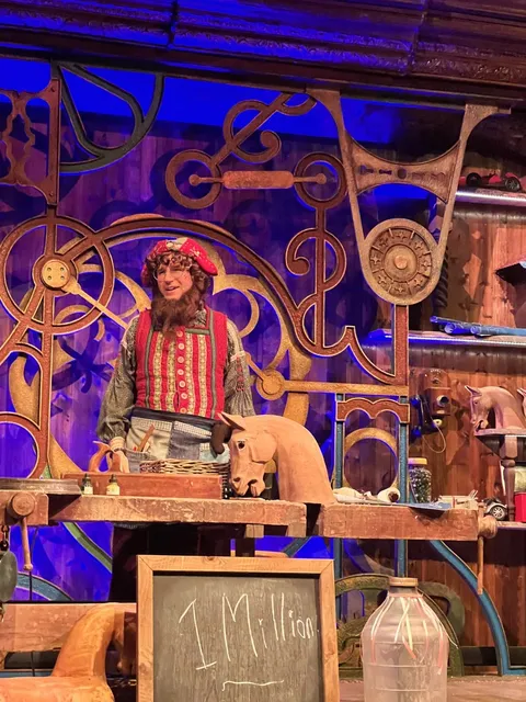 No wonder it's the pinnacle of British Christmas atmosphere! 🎄