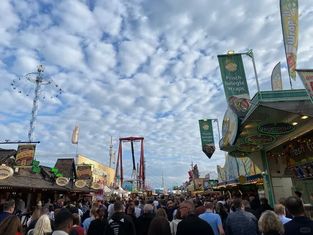 Düsseldorf Rhine Carnival + Amusement Park with Grand Fireworks! 🎆