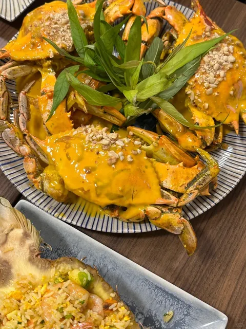 I Can't Believe I Ate a Whole Crab in Budapest!  