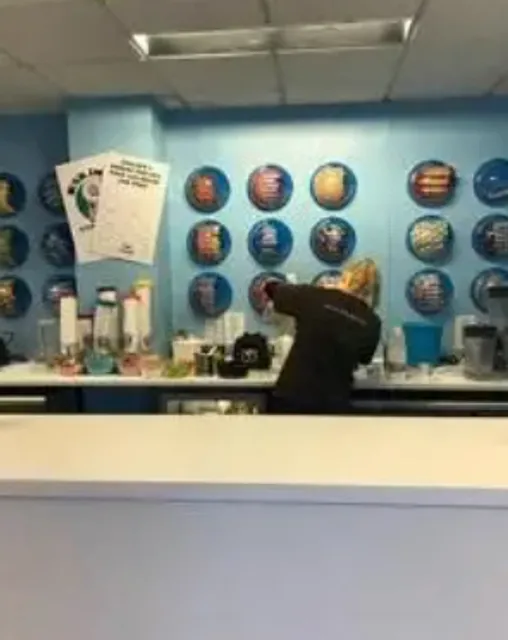 Eskimo Nell’s – Quirky & Fun American Dive Bar in Lincoln, NE!