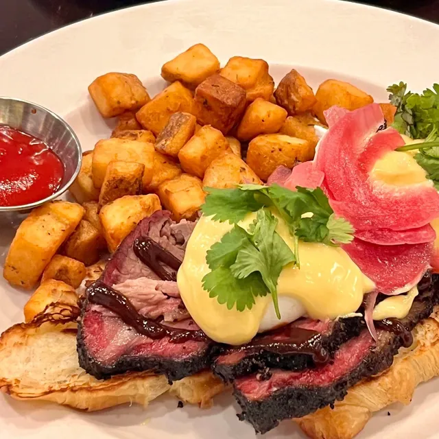 🇨🇦 Victoria Eats: Sweet & Savory Delights!