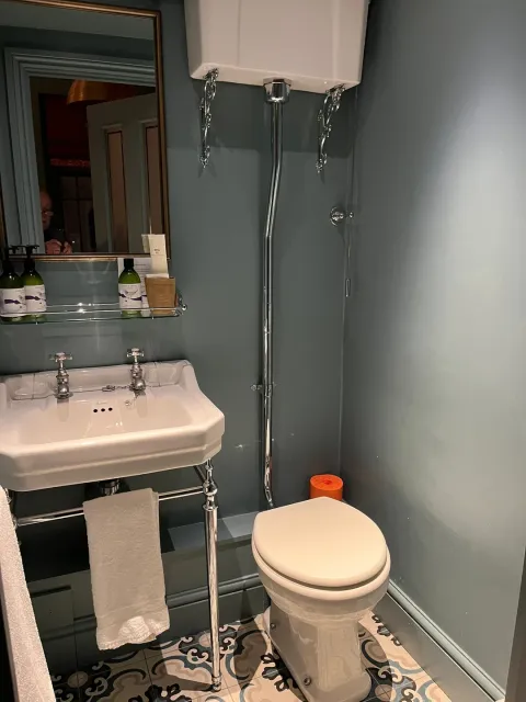 A Well-Located, Beautiful, Quirky & Fascinating Hotel! 🏨