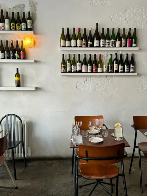 Share | A Local Atmosphere Bistro by the Canal in Paris 🍷