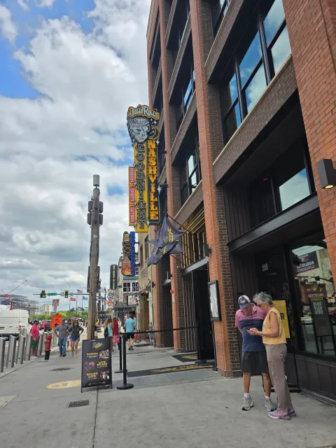 Great Vibes...But Wait for the Bill 🥗🍟💸