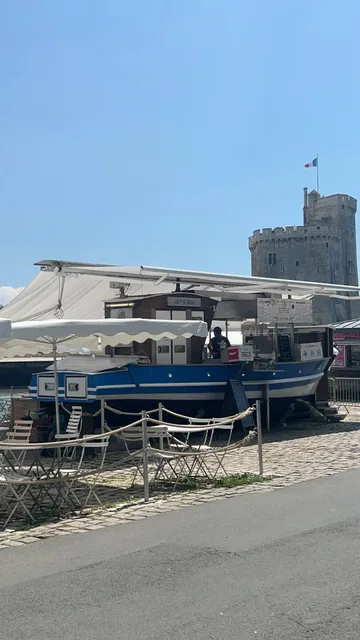 🇫🇷 La Rochelle’s #1 Must-Eat: Le P’tit Bleu