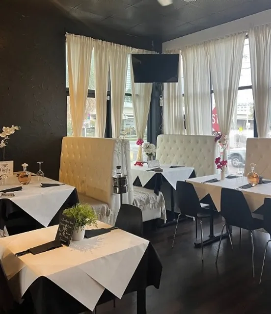 A Cozy Caribbean Feast at Yah Mon!